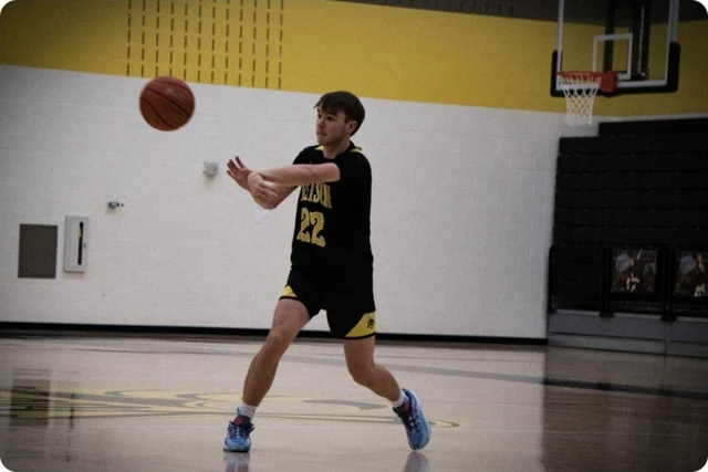 Basketball player passing the ball on court